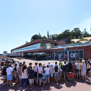 Cristiano Ronaldo à Funchal, à Madère, le 22 juillet 2016, où il inaugurait, en présence de sa famille et de son fils Cristiano Jr., l'aéroport rebaptisé d'après son nom ainsi qu'un hôtel appelé CR7. © Look Press Agency/ABACAPRESS.COM