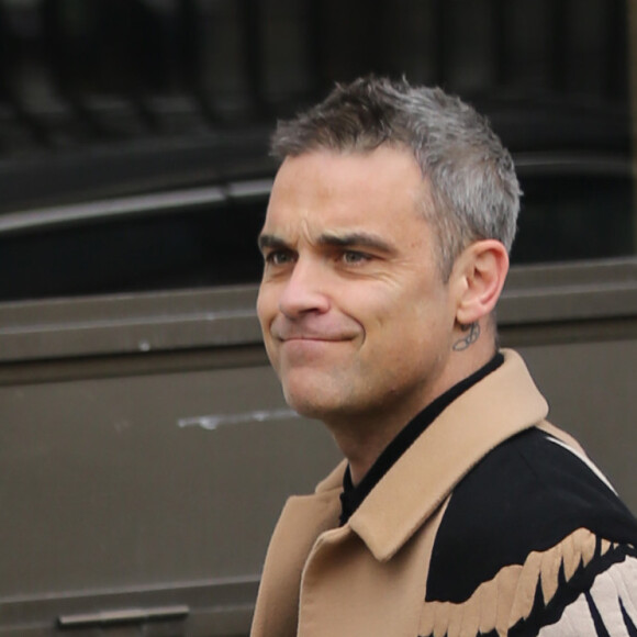 Robbie Williams arrive dans les studios ITV à Londres. Le 10 mars 2016