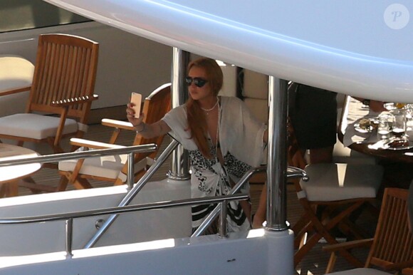 Semi-exclusif - Lindsay Lohan en vacances avec des amis sur un yacht en Sardaigne, après sa rupture avec Egor Tarabasov en Italie, le 26 juillet