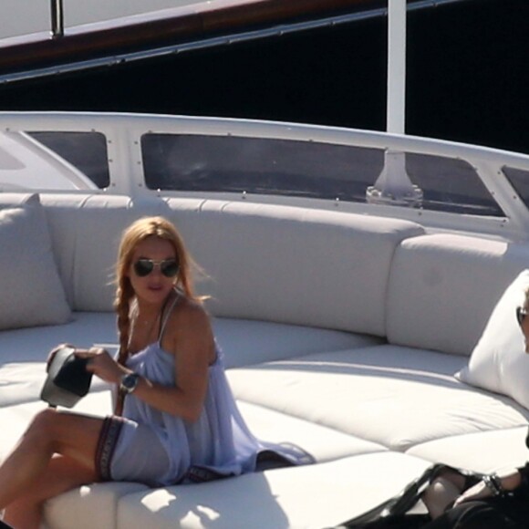 Semi-exclusif - Lindsay Lohan en vacances avec des amis sur un yacht en Sardaigne, après sa rupture avec Egor Tarabasov en Italie, le 26 juillet