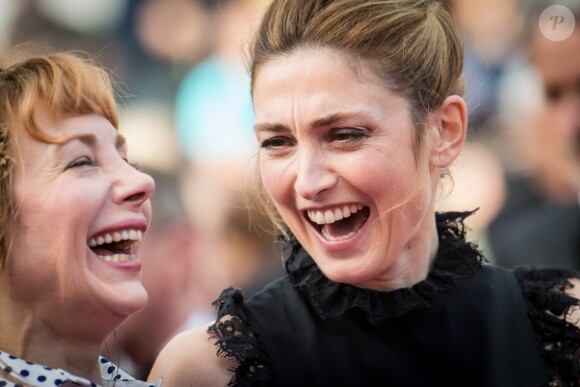 Julie Depardieu, Julie Gayet - Montée des marches du film "La fille inconnue" lors du 69ème Festival International du Film de Cannes. Le 18 mai 2016. © Borde-Jacovides-Moreau/Bestimage