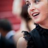 Julie Gayet, Julie Depardieu (collier Montblanc Pétales de rose en or blanc et diamants pavés) - Montée des marches du film "La fille inconnue" lors du 69ème Festival International du Film de Cannes. Le 18 mai 2016. © Borde-Jacovides-Moreau/Bestimage
