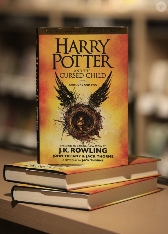 Sortie à minuit, le 30 juillet 2016, du livre Harry Potter and the Cursed Child, à Londres.