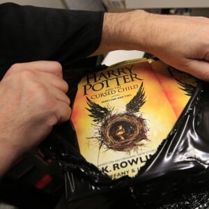 Sortie à minuit, le 30 juillet 2016, du livre Harry Potter and the Cursed Child, à Londres.