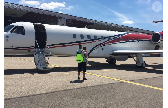 Karim Benzema prêt à embarquer avec sa fille Mélia, photo Instagram juillet 2016