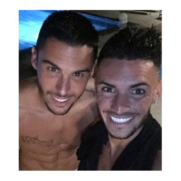 Baptiste Giabiconi avec le footballeur de l'OM Rémy Cabella, son "fraté", lors de ses vacances en Corse, début août 2016. Photo Instagram.