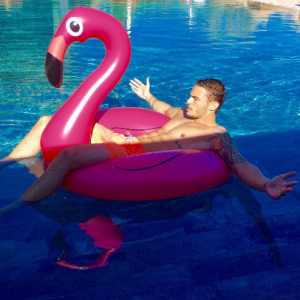 Baptiste Giabiconi lors de ses vacances en Corse, à Pinarellu, fin juillet 2016. Photo Instagram.
