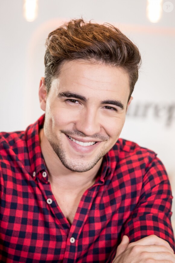 Exclusif - Interview de Olivier Dion de la comédie musicale "Les 3 Mousquetaires" chez Webedia à Levallois Perret. Le 2 mai 2016 © Cyril Moreau / Bestimage