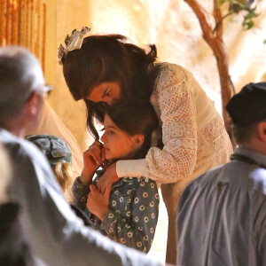 Katie Holmes tourne la scène du mariage de Jackie Kennedy et Aristote Onassis à Toronto le 17 juin 2016.