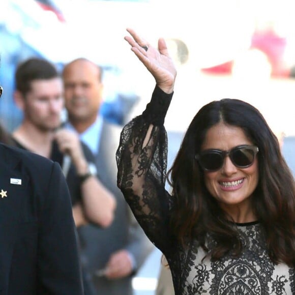 Salma Hayek se promène à Los Angeles le 2 aout 2016.