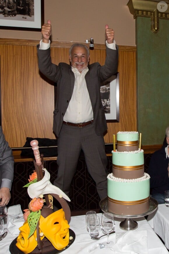 Exclusif - Francis Perrin au moment du gâteau - Francis Perrin fête ses 50 ans de carrière au restaurant La Coupole entouré de ses amis après avoir donné une représentation de "Molière Malgré Moi" au théâtre de la Gaîté-Montparnasse à Paris le 18 juin 2016 © Romuald Meigneux / Bestimage