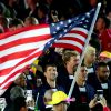 La délégation olympique des Etats-Unis, emmenée par Michael Phelps, lors de la cérémonie d'ouverture des JO de Rio de Janeiro le 5 août 2016 au stade Maracanã.