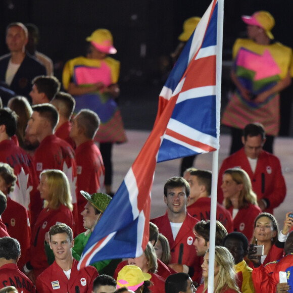 Andy Murray, désigné porte-drapeau, a mené la délégation britannique lors de la cérémonie d'ouverture des Jeux olympiques de Rio de Janeiro le 5 août 2016.