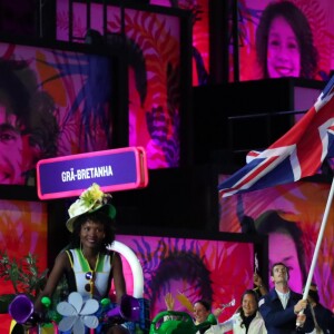 Andy Murray, désigné porte-drapeau, a mené la délégation britannique lors de la cérémonie d'ouverture des Jeux olympiques de Rio de Janeiro le 5 août 2016.