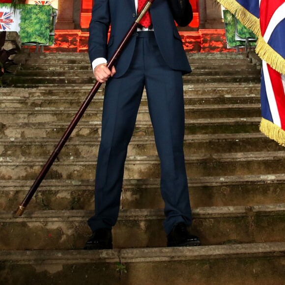 Andy Murray posant devant l'ambassade britannique après sa nomination comme porte-drapeau de la délégation britannique pour les JO de Rio, le 3 août 2016.