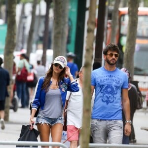 Exclusif - Nabilla Benattia et son compagnon Thomas Vergara déjeunent chez "Pizza Pino" sur les Champs Elysées et vont faire du shopping sur l'Avenue Montaigne avec leur chien Pita à Paris, France, le 21 juillet 2016. © Agence/Bestimage