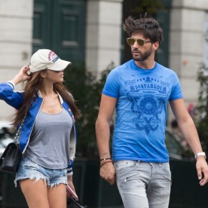 Exclusif - Nabilla Benattia et son compagnon Thomas Vergara déjeunent chez "Pizza Pino" sur les Champs Elysées et vont faire du shopping sur l'Avenue Montaigne avec leur chien Pita à Paris, France, le 21 juillet 2016. © Agence/Bestimage