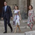 Le roi Felipe VI, la reine Letizia et la reine Sofia d'Espagne accueillaient quelque 450 convives dimanche 7 août 2016 au palais royal de la Almudaina à Palma de Majorque à l'occasion du dîner annuel offert en l'honneur de la société des îles Baléares.