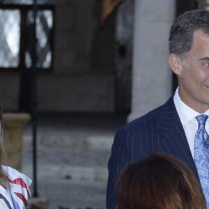 Le roi Felipe VI et la reine Letizia d'Espagne accueillaient quelque 450 convives dimanche 7 août 2016 au palais royal de la Almudaina à Palma de Majorque à l'occasion du dîner annuel offert en l'honneur de la société des îles Baléares.