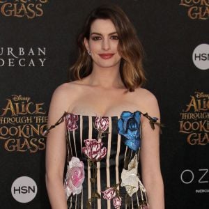 Anne Hathaway à la première de "Alice de l'autre côté du miroir" au théâtre El Capitan à Los Angeles le 23 mai 2016. 24 May 2016.