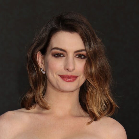 Anne Hathaway à la première de "Alice de l'autre côté du miroir" au théâtre El Capitan à Los Angeles le 23 mai 2016