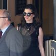 Anne Hathaway à la sortie de son hôtel The London à West Hollywood, le 30 avril 2016
