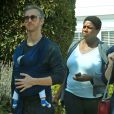 Anne Hathaway et son mari Adam Shulman emmène leur fils Jonathan chez le pédiatre à Santa Monica, le 19 mai 2016