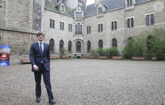 Le prince Ernst August de Hanovre, fils aîné du prince Ernst August de Hanovre, au château de Marienburg le 11 avril 2014. A l'été 2017, le prince épousera en ce château dont il est propriétaire sa compagne la créatrice de mode russe Ekaterina Malysheva.