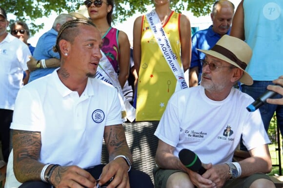 Semi-exclusif - Philippe Mexès et Michael Jones lors du 9e Star West Pétanque à Arcachon, France, le 7 août 2016. © Jean-Marc Lhomer/Bestimage