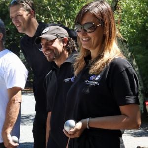 Semi-exclusif - Philippe Candeloro, sa femme Olivia et Michael Jones, qui vient de jouer, lors du 9e Star West Pétanque à Arcachon, France, le 7 août 2016. © Jean-Marc Lhomer/Bestimage