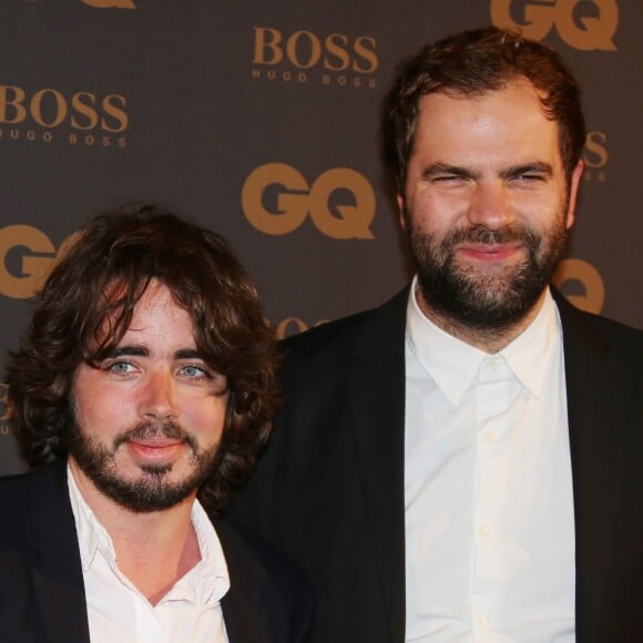 Eric Metzger et Quentin Margot - Photocall de la cérémonie des "GQ 2015, Les Hommes de l'Année" au Shangri-La Hotel à Paris, le 25 janvier 2016. © Denis Guignebourg/Bestimage