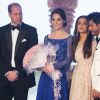 Le prince William et Catherine Kate Middleton, la duchesse de Cambridge avec Aïshwarya Rai et Shah Rukh Khan au dîner de gala de bienfaisance Bollywood au Taj Mahal Palace de Bombay lors du premier jour de leur visite en Inde, le 10 avril 2016.