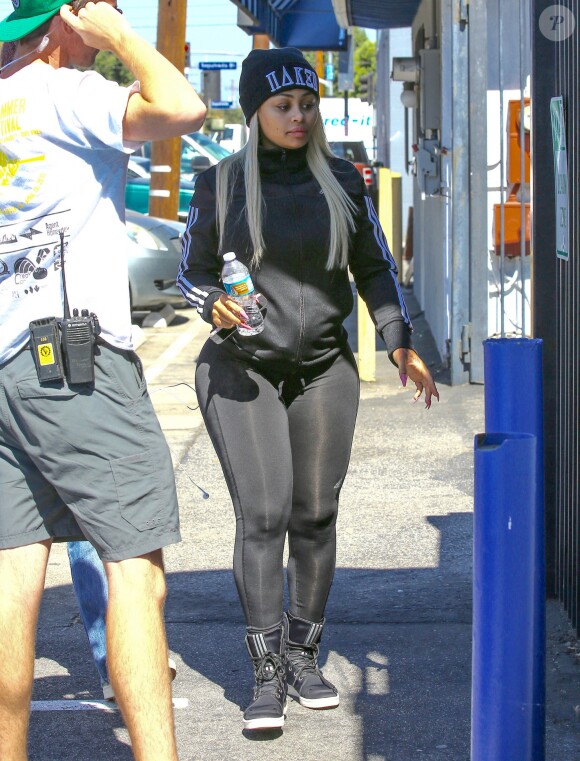 Exclusif - Blac Chyna enceinte et son fiancé Rob Kardashian à la sortie d'un studio d'enregistrement à Los Angeles, le 7 juillet 2016