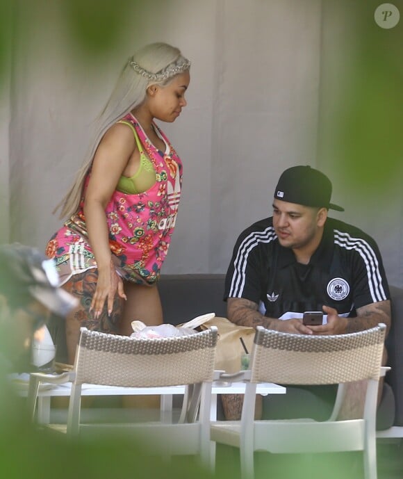 Blac Chyna enceinte déjeune avec son fiancé Rob Kardashian à Miami, le 13 mai 2016