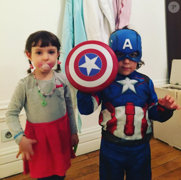 Lola et Jean-Marie Bigard : Jules se la joue Captain America et Bella a tout de sa maman. Juin 2016.