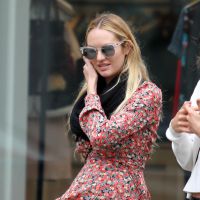 Candice Swanepoel : Future maman radieuse pour une baby shower sauvage