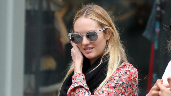 Candice Swanepoel : Future maman radieuse pour une baby shower sauvage