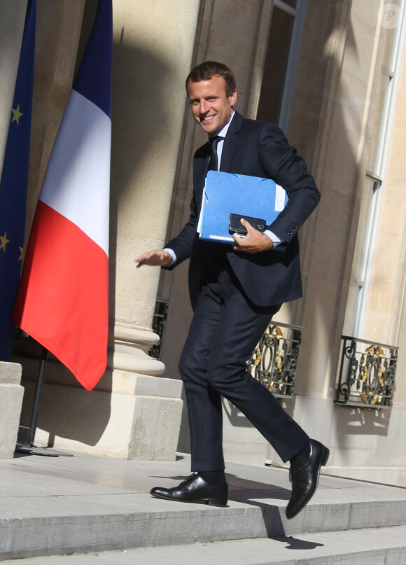 Emmanuel Macron - Rentrée du conseil des ministres au palais de l'Elysée à Paris. Le 22 août 2016 © Denis Guignebourg / Bestimage