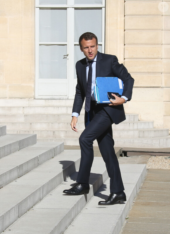 Emmanuel Macron - Rentrée du conseil des ministres au palais de l'Elysée à Paris. Le 22 août 2016 © Denis Guignebourg / Bestimage