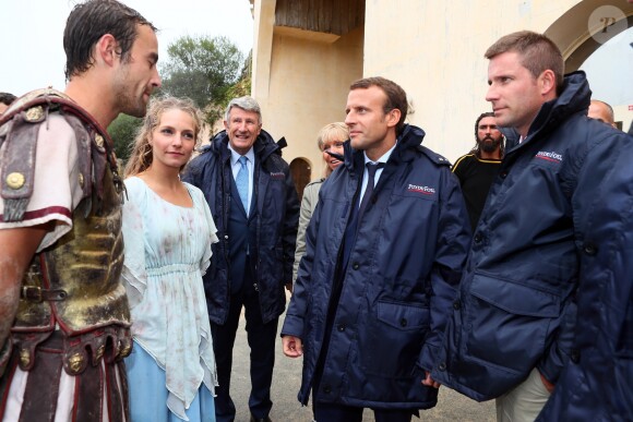 Emmanuel Macron en Vendée au Puy du Fou le 19 août 2016. Étaient présents sa femme Brigitte Macron, Philippe de Villiers (créateur du Parc) et son fils Nicolas (actuel directeur) © Sebastien Valiela / Bestimage