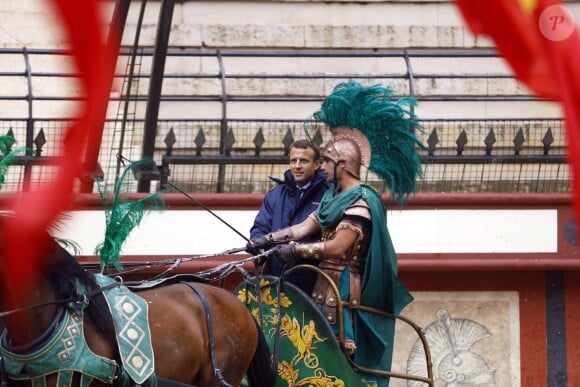 Emmanuel Macron en Vendée pour visiter le spectacle au Puy du Fou le 19 août 2016 © Sebastien Valiela / Bestimage