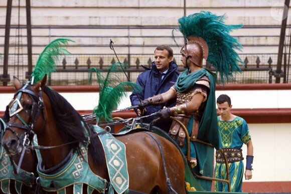 Emmanuel Macron en Vendée pour visiter le spectacle au Puy du Fou le 19 août 2016 © Sebastien Valiela / Bestimage