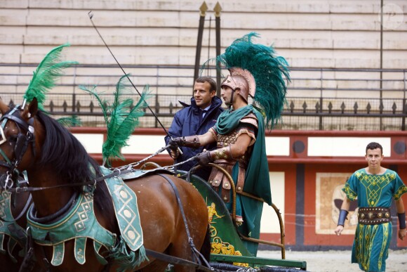 Emmanuel Macron en Vendée pour visiter le spectacle au Puy du Fou le 19 août 2016 © Sebastien Valiela / Bestimage