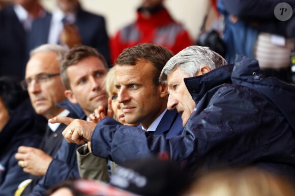 Emmanuel Macron en Vendée au Puy du Fou le 19 août 2016. Étaient présents sa femme Brigitte Macron, Philippe de Villiers (créateur du Parc) et son fils Nicolas (actuel directeur) © Sebastien Valiela / Bestimage