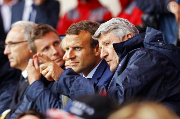 Emmanuel Macron en Vendée au Puy du Fou le 19 août 2016. Étaient présents sa femme Brigitte Macron, Philippe de Villiers (créateur du Parc) et son fils Nicolas (actuel directeur) © Sebastien Valiela / Bestimage