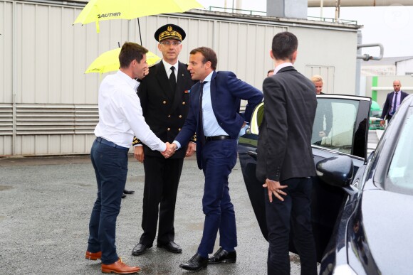 Emmanuel Macron en Vendée pour visiter des entreprises dont l'entreprise de meubles Gautier à Boupère en présence de son directeur le 19 août 2016 © Sebastien Valiela / Bestimage