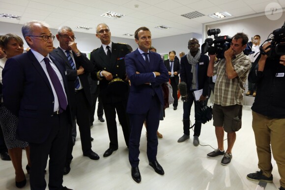 Emmanuel Macron en Vendée pour visiter des entreprises dont l'entreprise de meubles Gautier à Boupère en présence de son directeur le 19 août 2016 © Sebastien Valiela / Bestimage