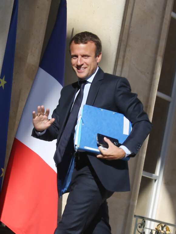 Emmanuel Macron - Rentrée du conseil des ministres au palais de l'Elysée à Paris. Le 22 août 2016 © Denis Guignebourg / Bestimage