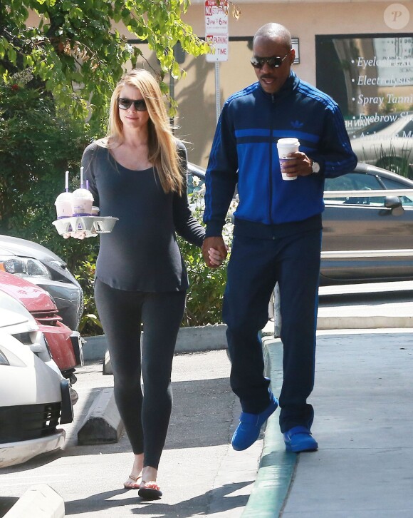 Eddie Murphy et Paige Butcher à la sortie d'un Coffee Bean à Studio City, le 30 avril 2016