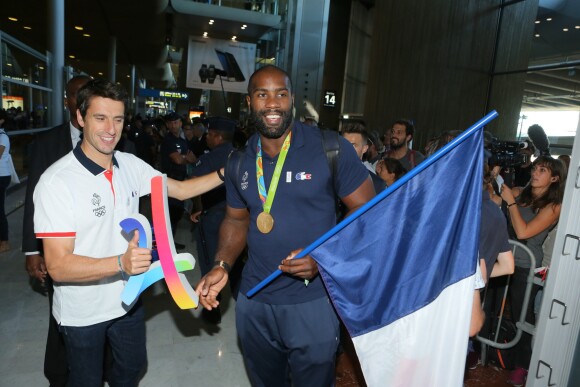 Teddy Riner et Tony Estanguet - Retour à Paris des athlètes français des Jeux olympiques de Rio 2016 à l'aéroport de Roissy le 23 août 2016.